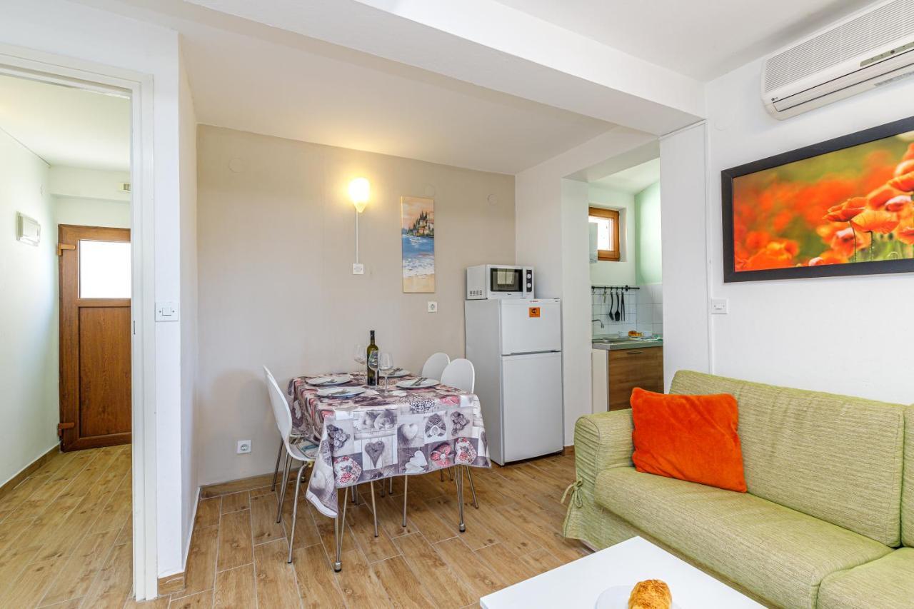 Al Mare Apartments Ρόβινι Εξωτερικό φωτογραφία